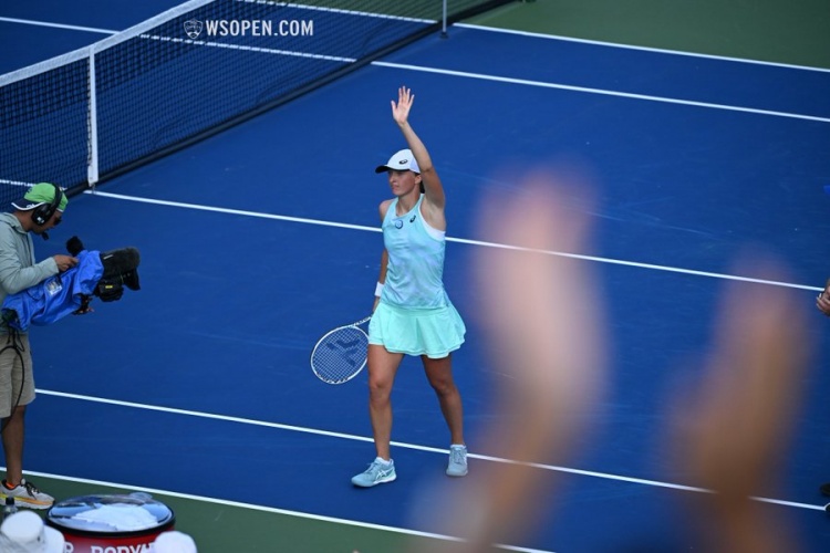 与新闻中心 与新闻中心