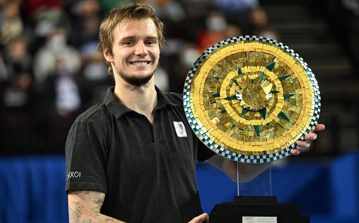 俱乐部却步 俱乐部却步